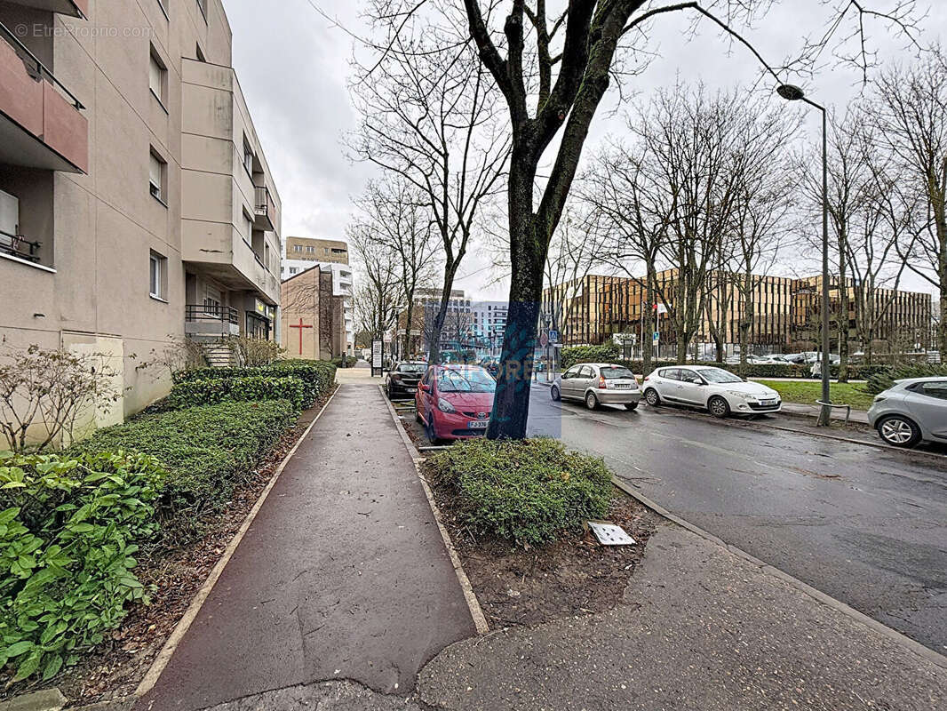 Parking à CERGY
