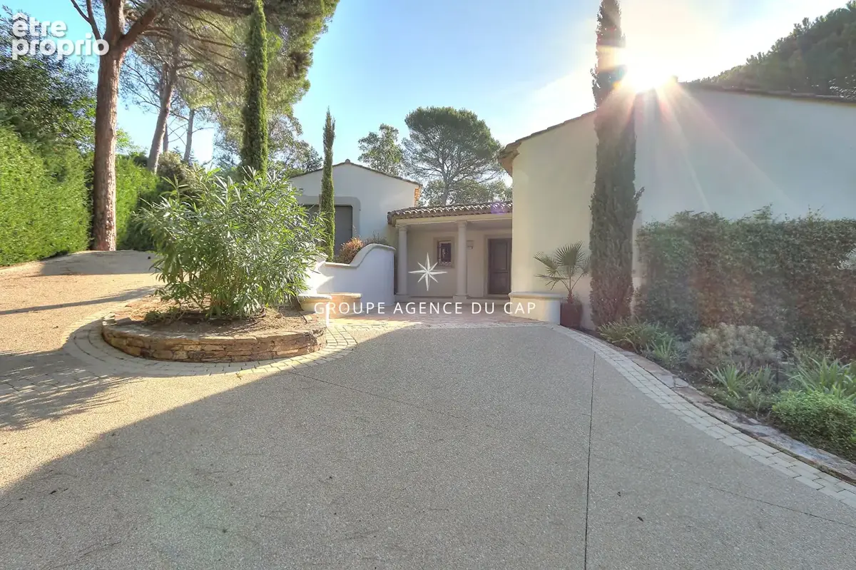 Villa d'exception 290m2 avec piscine garage et sous sol à vendre à Saint Raphaël Valescure - photo 18