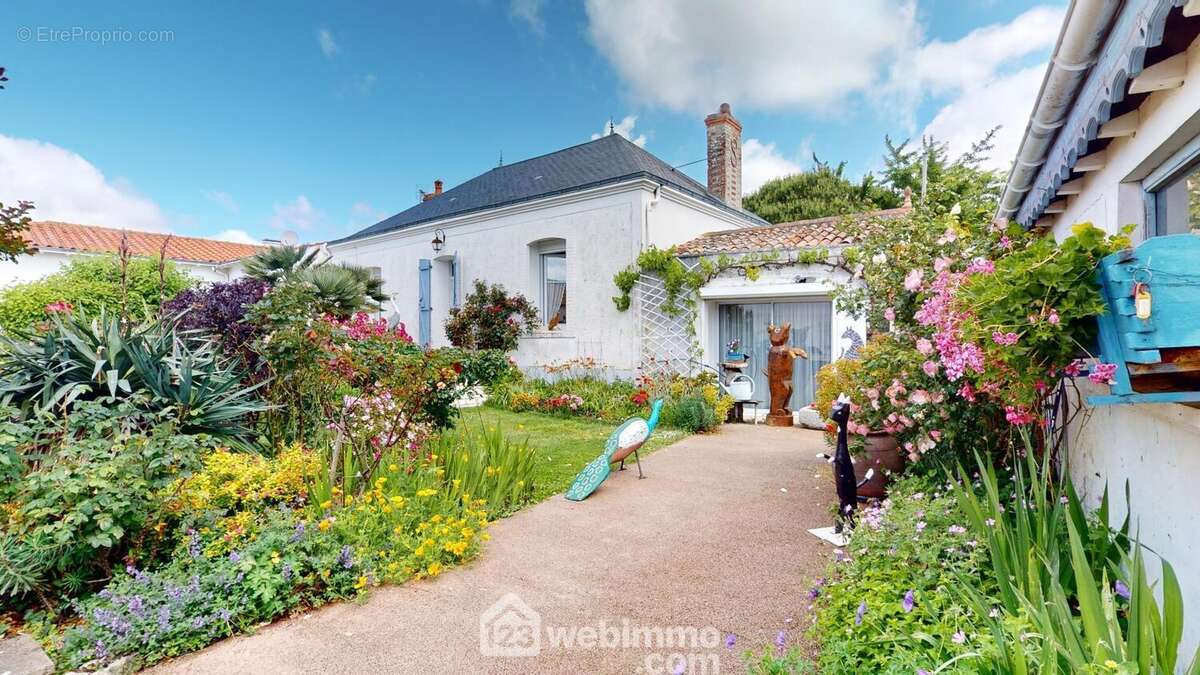 Façade avant. - Maison à JARD-SUR-MER