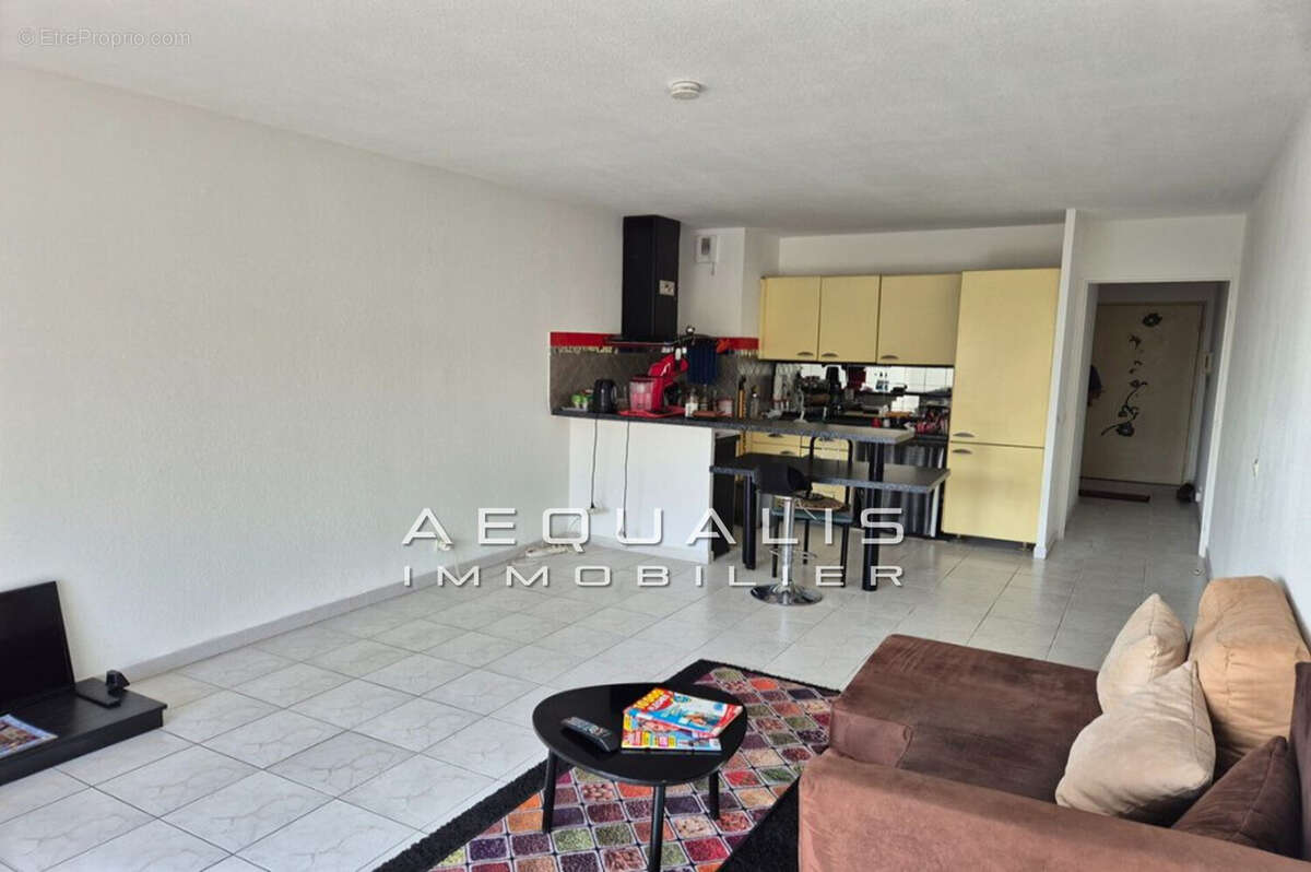 Appartement à SAINT-LAURENT-DU-VAR