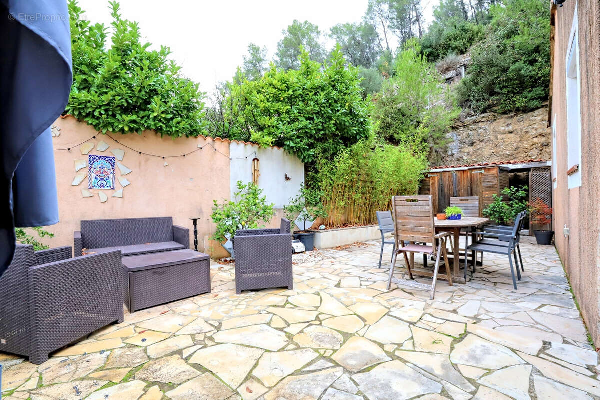 Maison à SOLLIES-TOUCAS