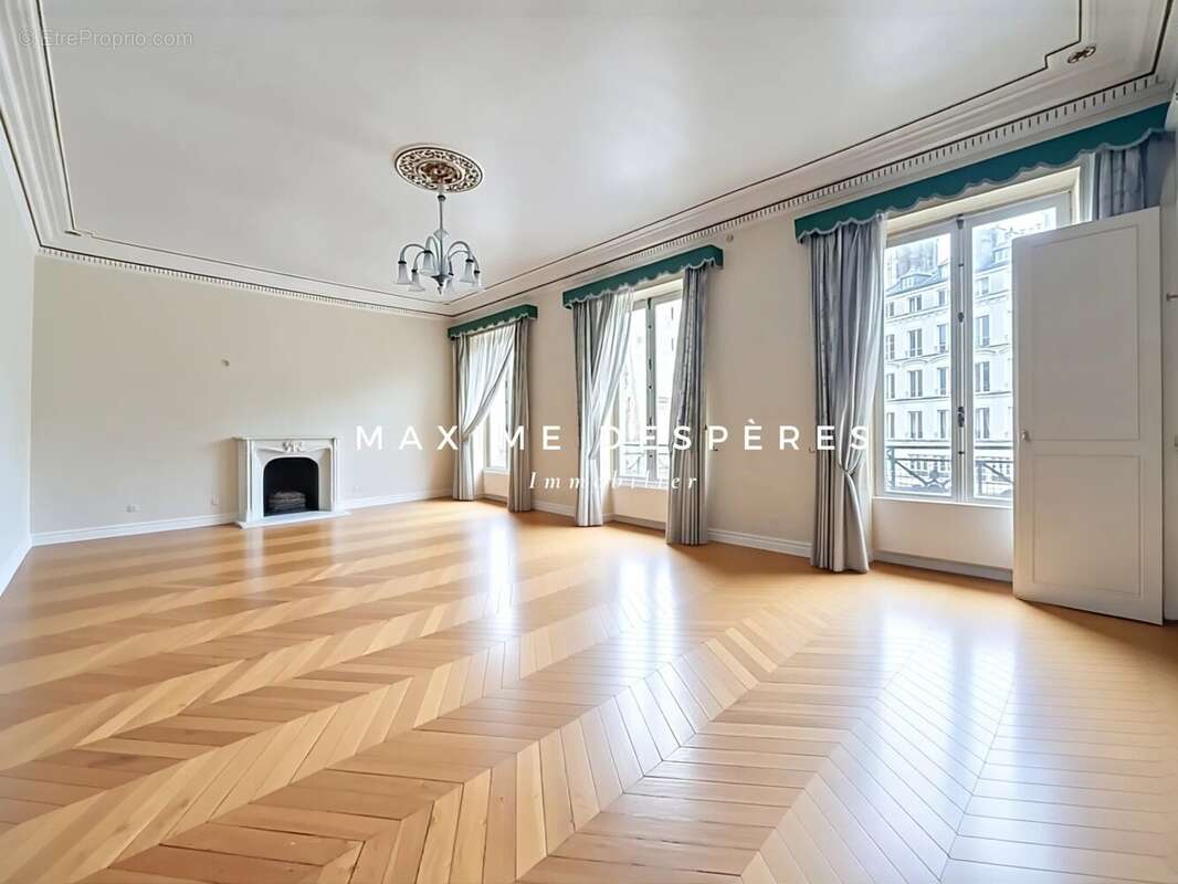Appartement à PARIS-2E