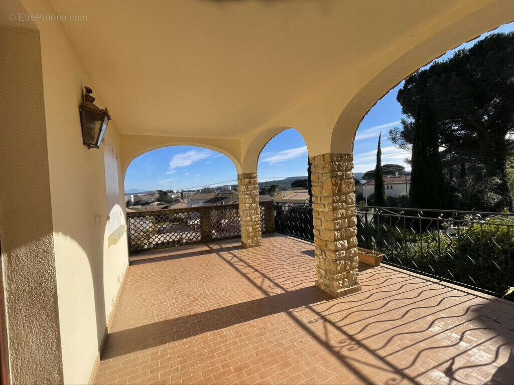 Maison 228 m² à Bagnols-Sur-Ceze  - photo 5
