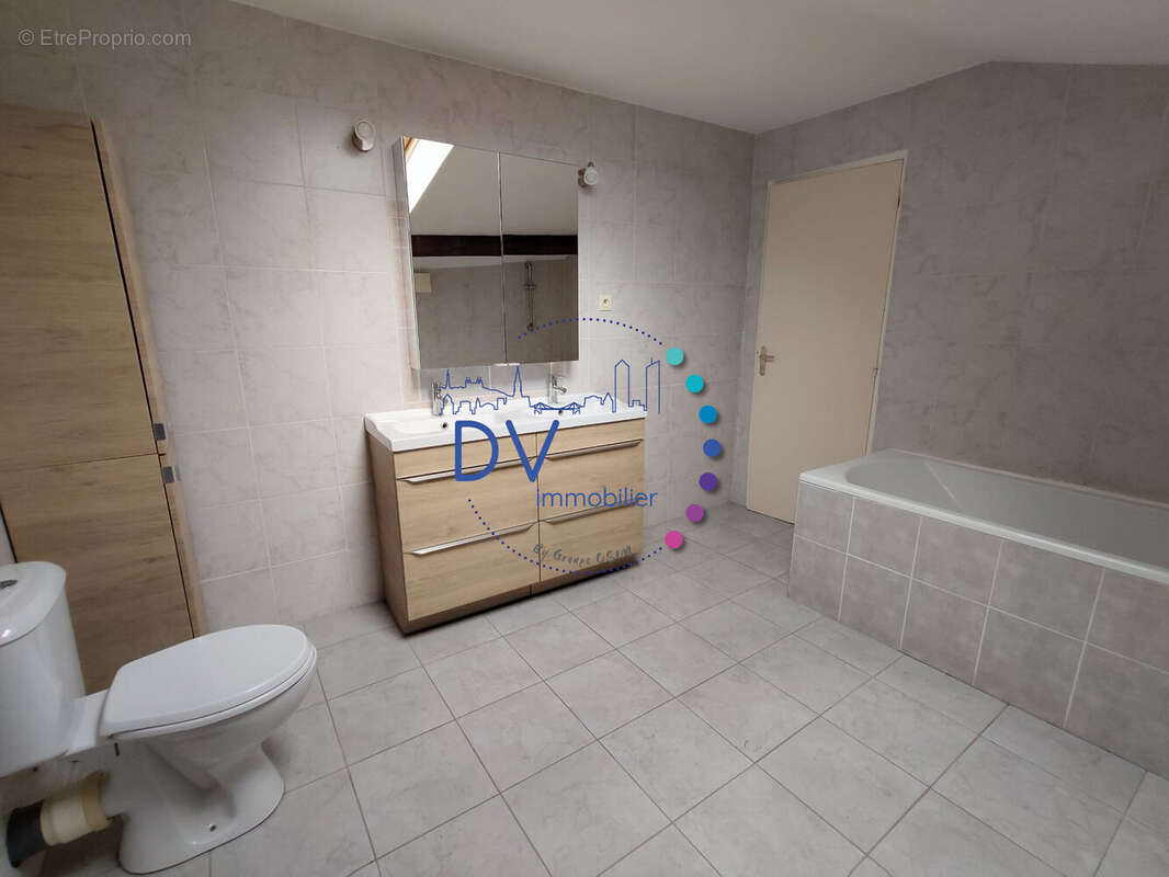 Appartement à SAINT-DENIS-DE-CABANNE