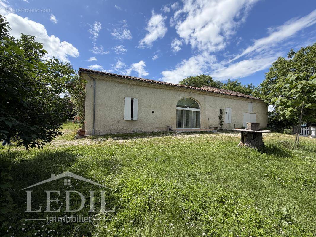Maison à VIC-FEZENSAC