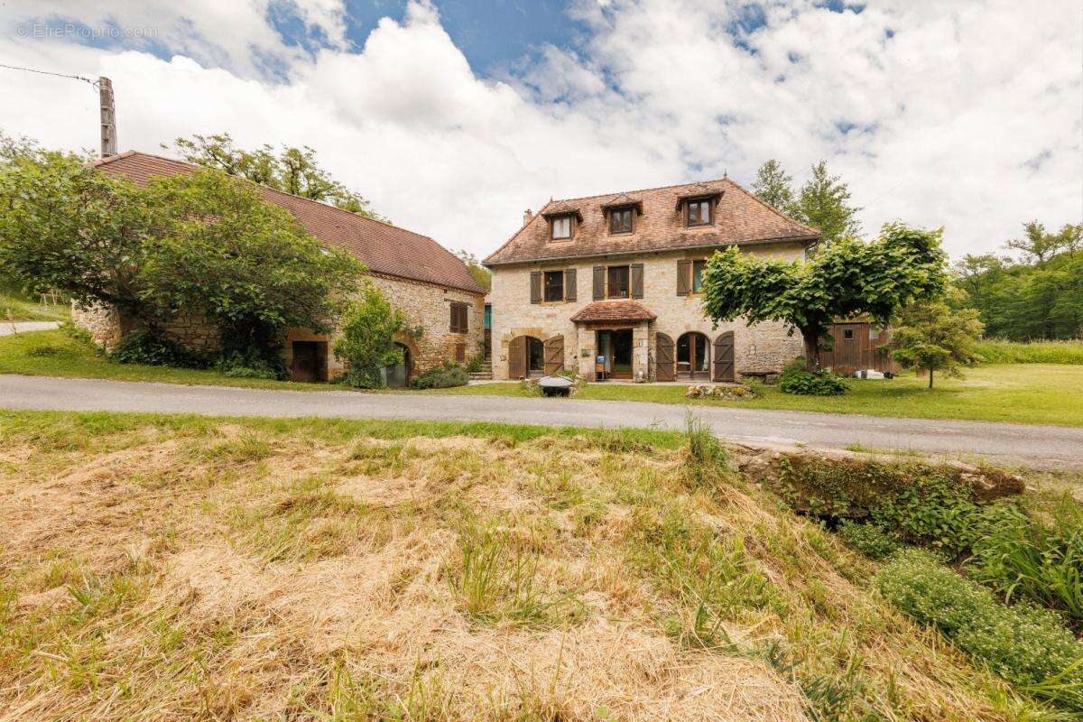 Maison à LA CHAPELLE-AUX-SAINTS