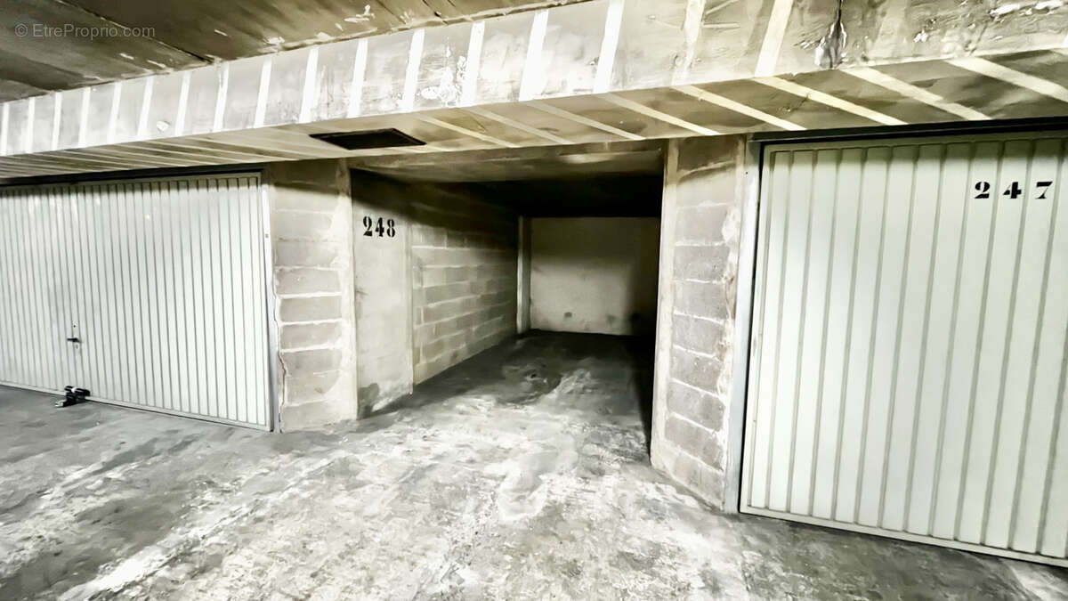 Parking à PARIS-19E