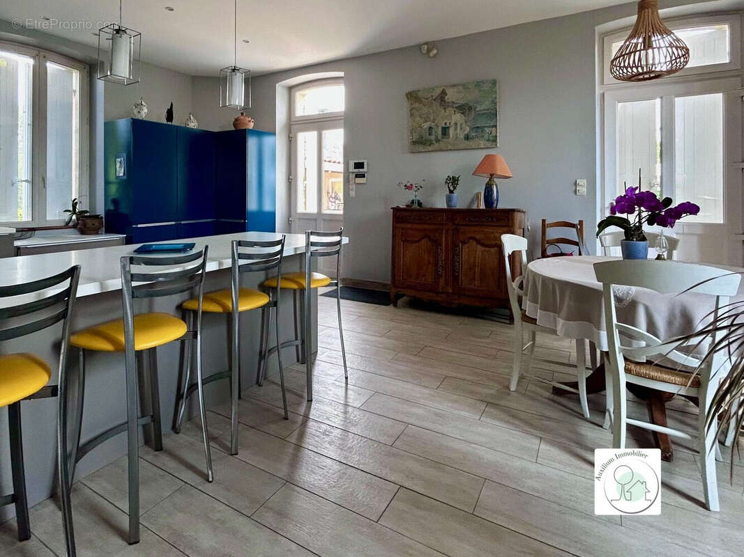 Maison 199 m² à Blaye  - photo 4