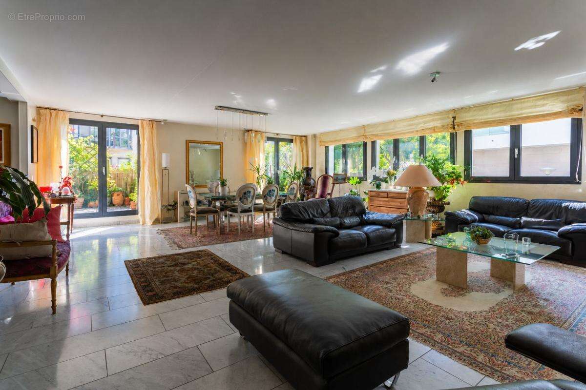 181 m² d'exception et 130 m² de terrasse à l'Orangerie - photo 3