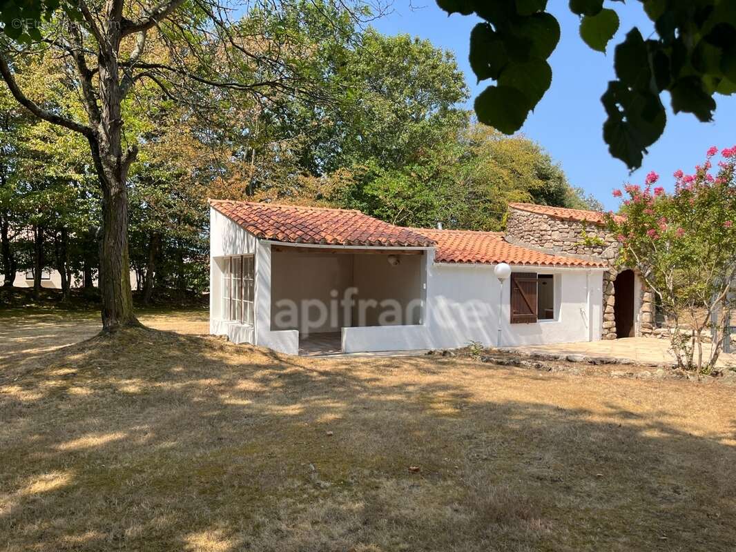 Propriété de caractère – env. 260 m² habitables – Parc paysager de 6 218 m² – Piscine – Dépendances - photo 6