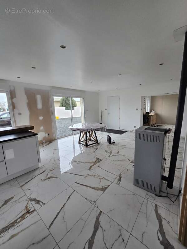 Maison à SAINT-MARTIN-DE-FRAIGNEAU