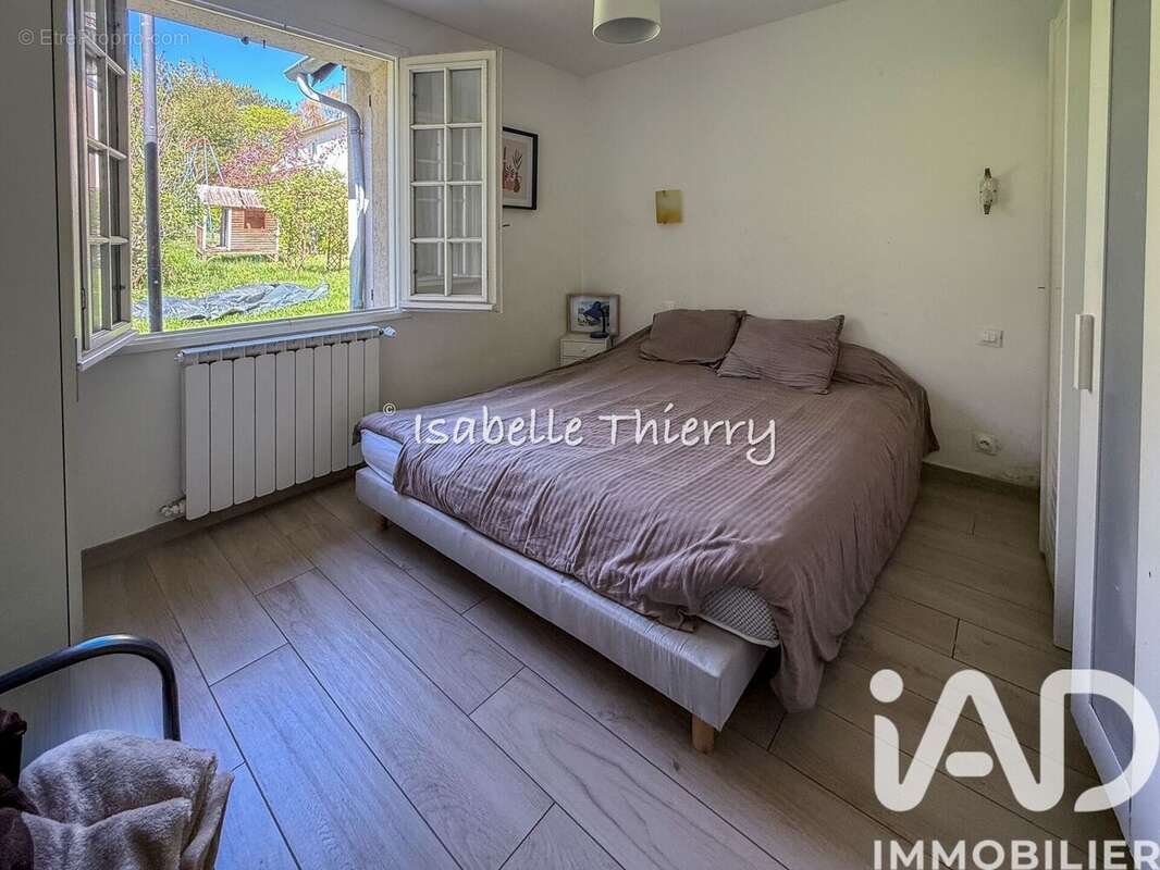 Maison 185 m² à Arpajon  - photo 8