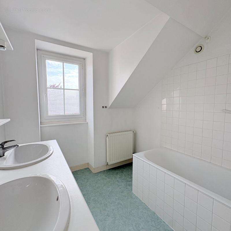SOUS COMPROMIS Maison familiale avec garage et jardin clos au coeur de Saint-Lumine-de-Clisson - photo 13