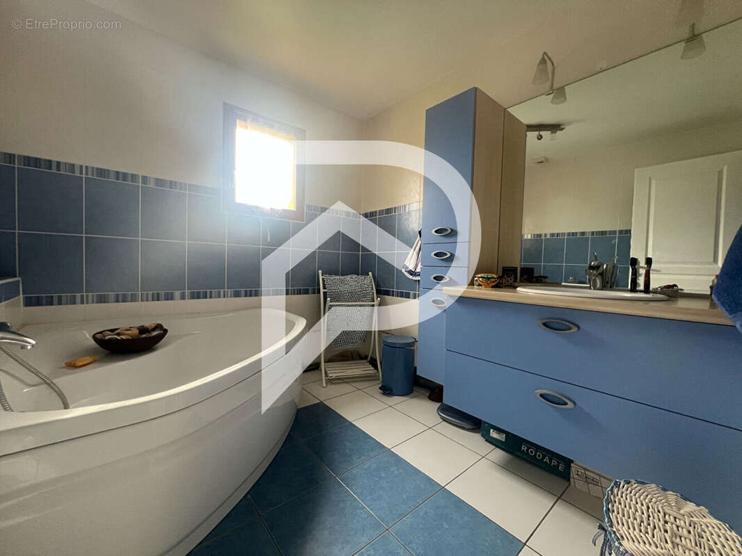 Maison à LE PLESSIS-BELLEVILLE