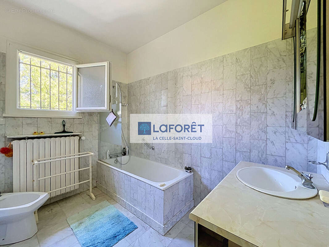 Versailles Glatigny - Maison familiale 7 pièce(s) 150 m2 sur 671m² de terrain - photo 9