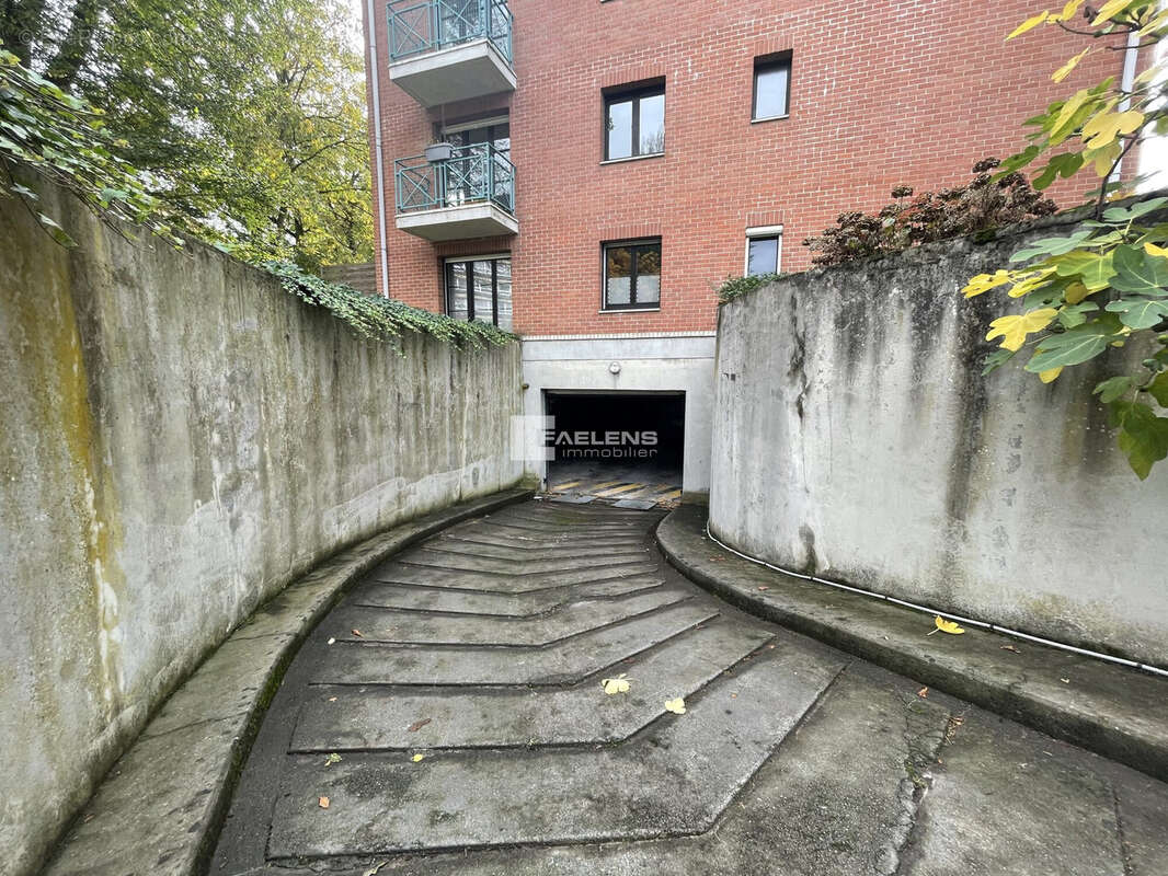 Parking à LAMBERSART