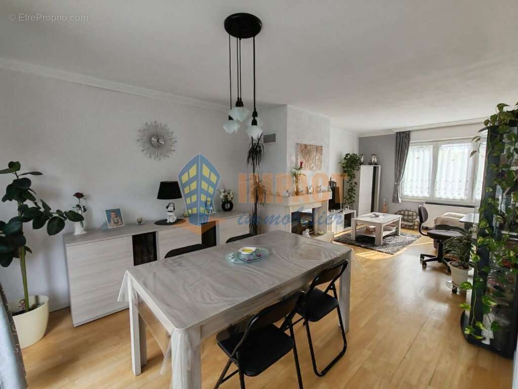 Maison bel étage avec 3 chambres, grand garage, 2 places de parking et beau jardin - photo 4