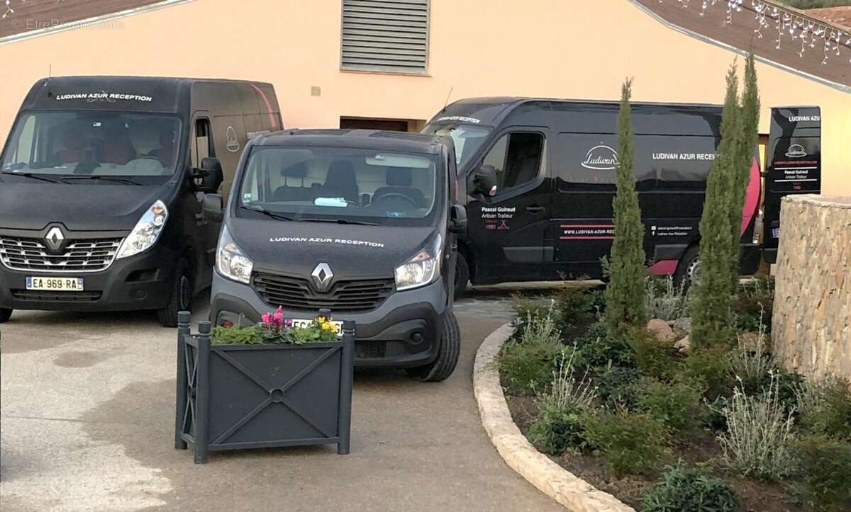 Commerce à CHATEAUNEUF-GRASSE