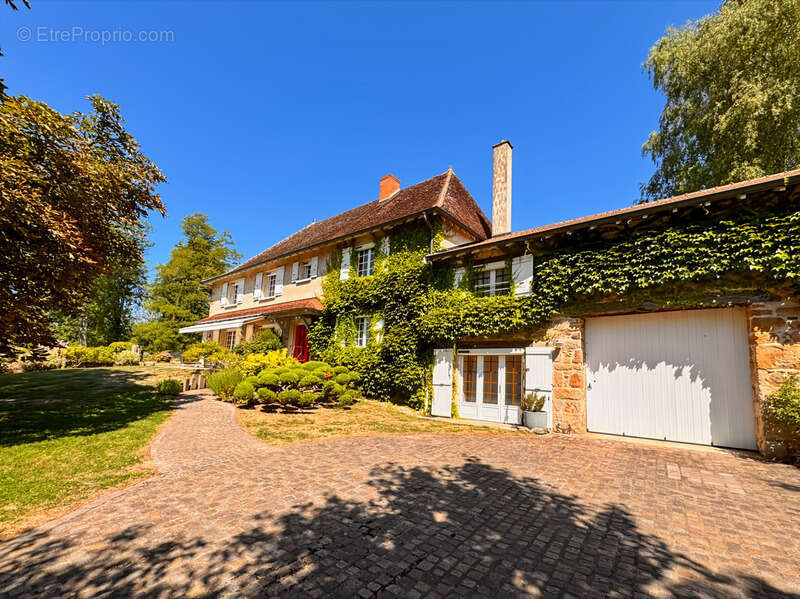 Maison à LA CLAYETTE