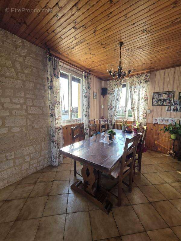 Maison à SAINTE-GAUBURGE-SAINTE-COLOMBE