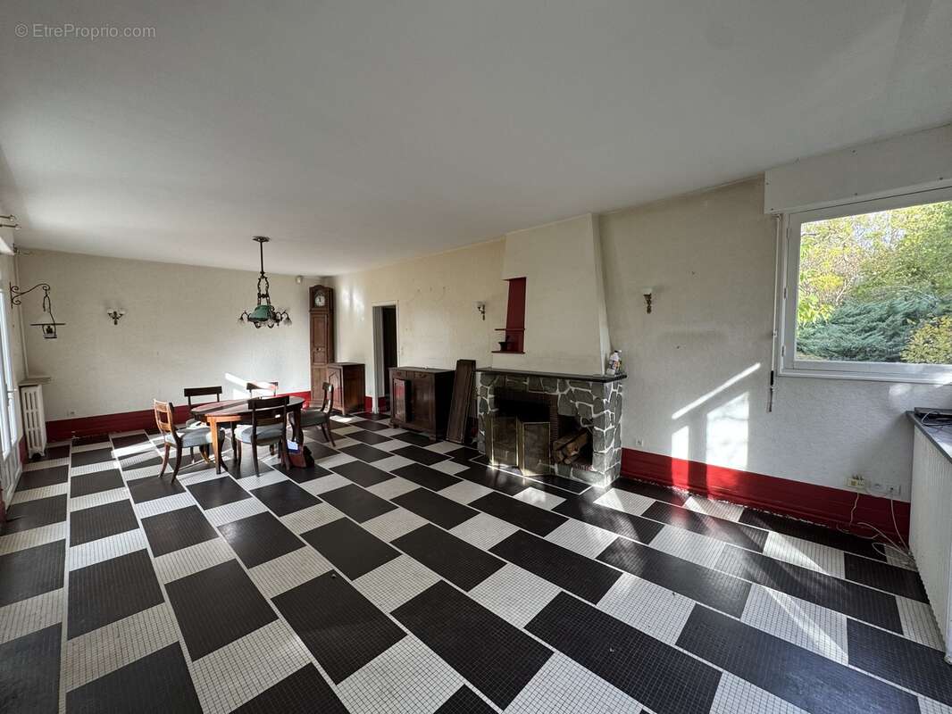 Maison à BLANZAC-PORCHERESSE