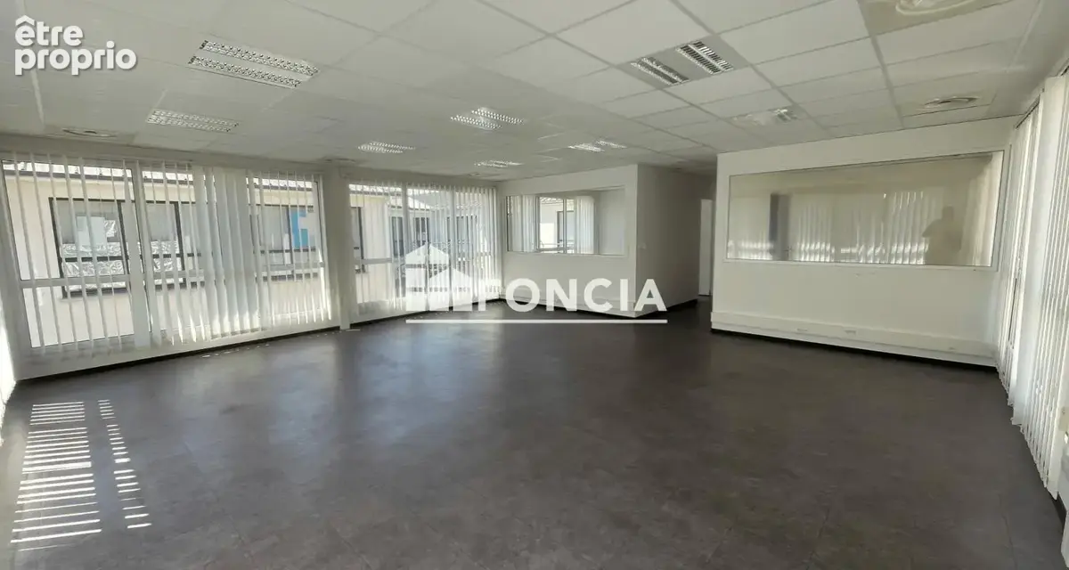Local commercial à Yvetot - photo 3