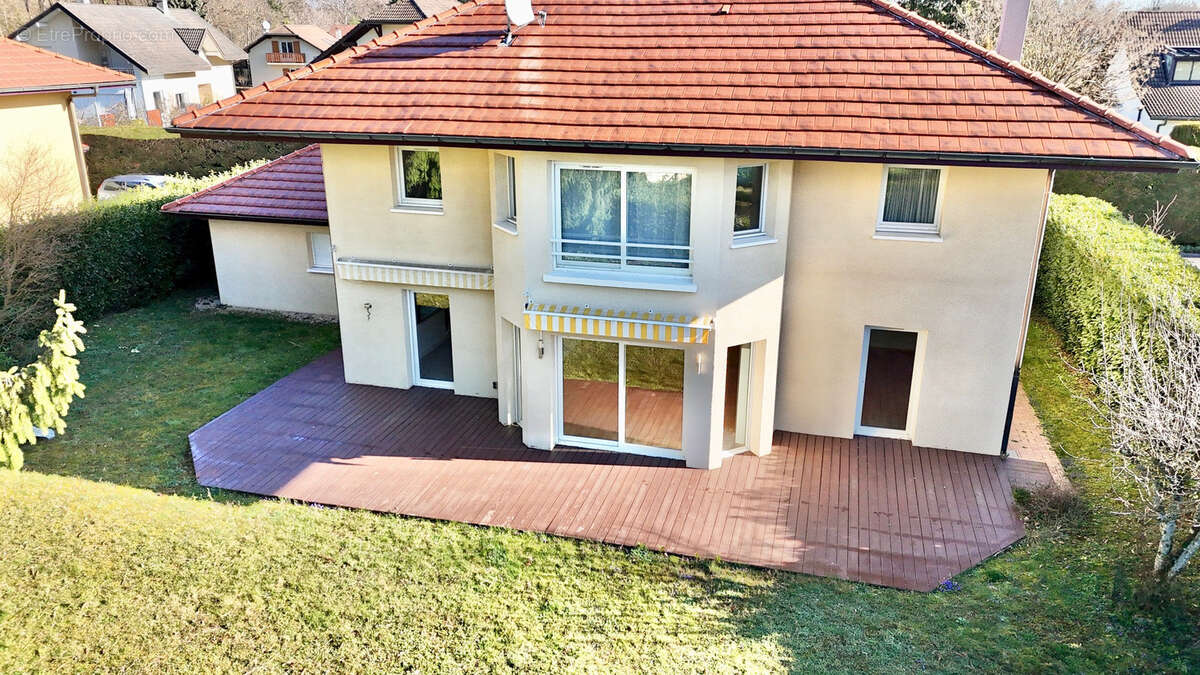 Maison à SAINT-GENIS-POUILLY