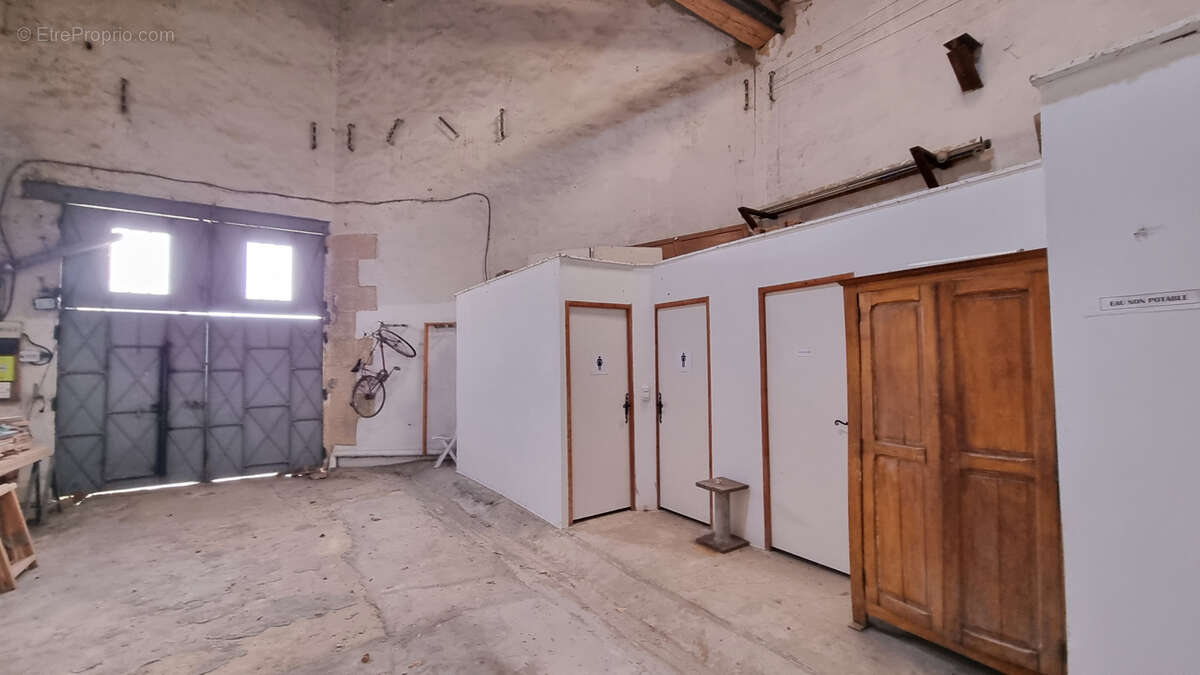 Ensemble immobilier de 281 m2 habitables et 740 m2 de bâtiments annexes - photo 14