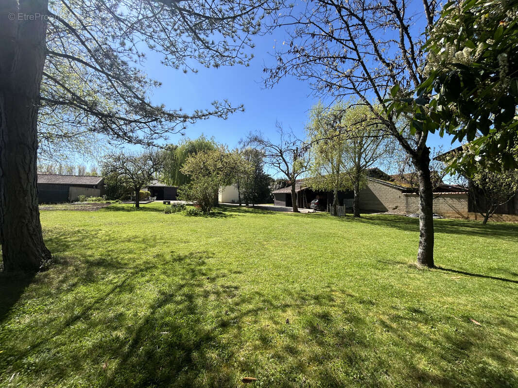 Maison à MONCETZ-L'ABBAYE