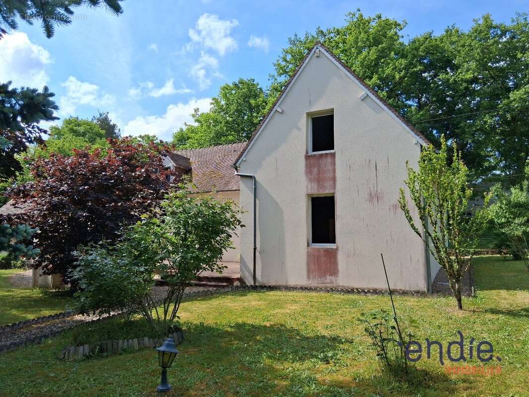 Maison à SAINT-BONNET-TRONCAIS