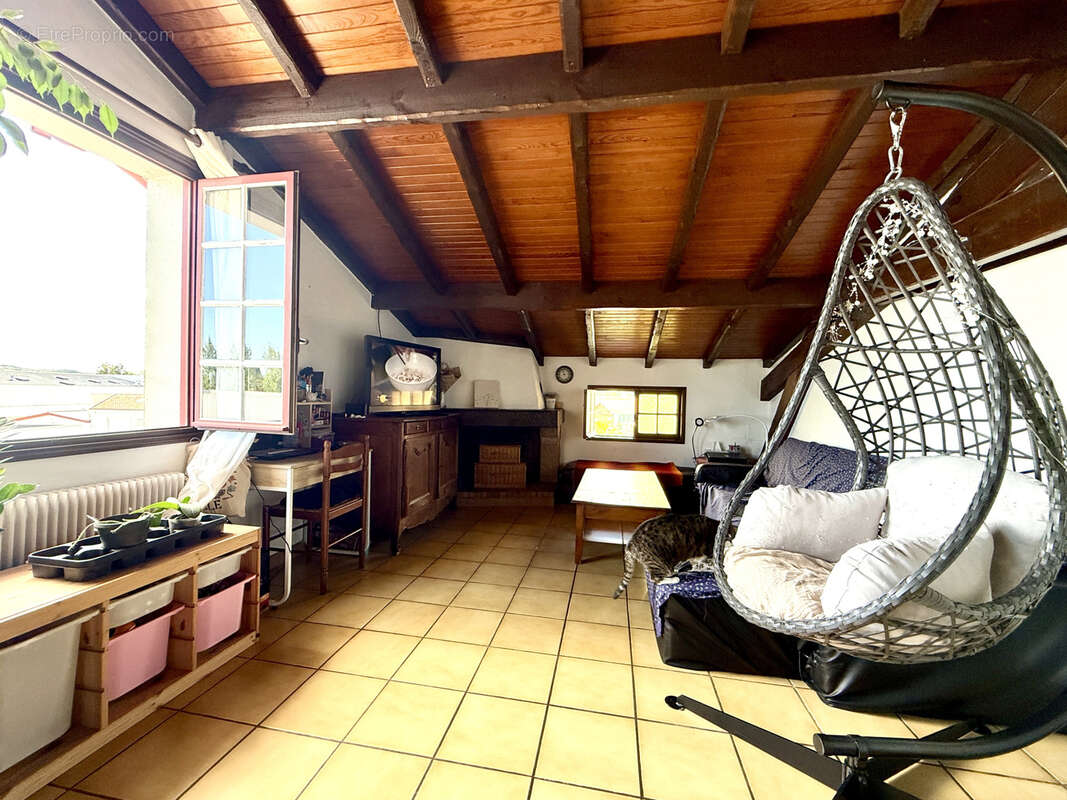 Appartement T3 de 94 m2 avec beau potentiel - photo 3