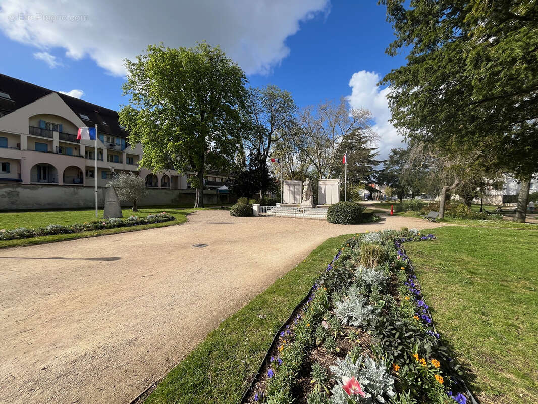 Autre à LES MUREAUX