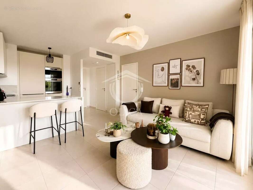 ANTIBES – Rare à la vente ! Superbe 2 pièces récent avec terrasse, garage et dépendances - photo 4