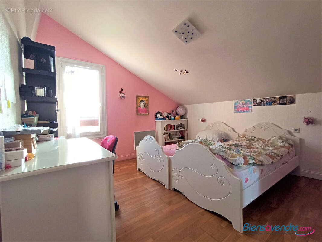 Maison 134 m² à Jaunay-Clan  - photo 8