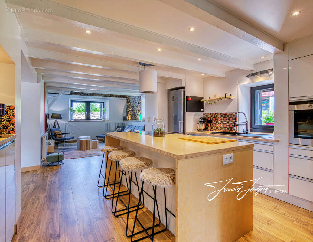 Maison à PERS-JUSSY