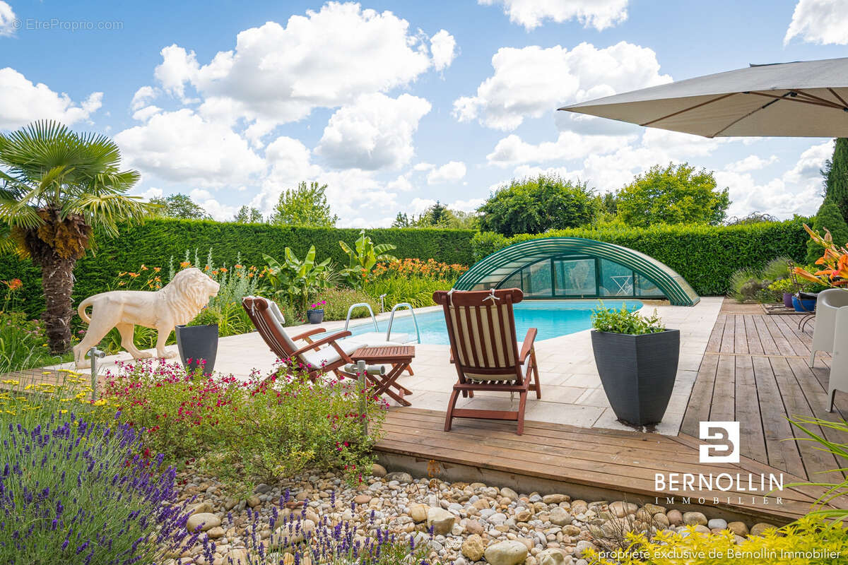 COUP DE COEUR à Curtafond - Propriété de charme de 300 m2 - 11 pièces - photo 22