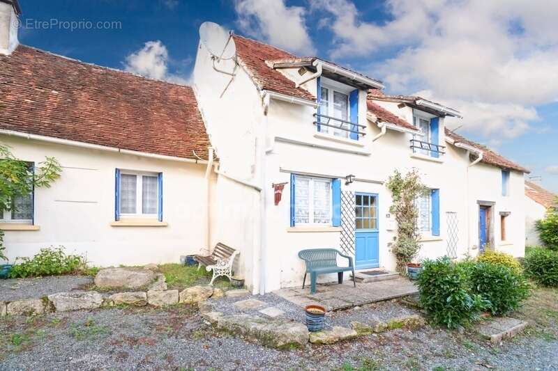 Maison à SAINT-LEGER-MAGNAZEIX