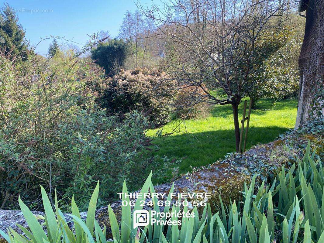 Maison à VILLAINES-LES-ROCHERS