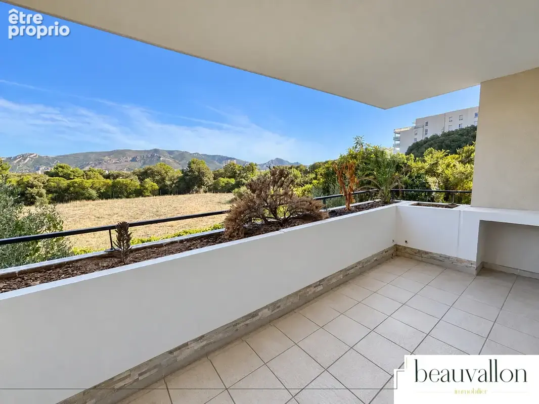 Vente T4 90m2 + terrasse 10m2 + garages Marseille Les Caillols - photo 1