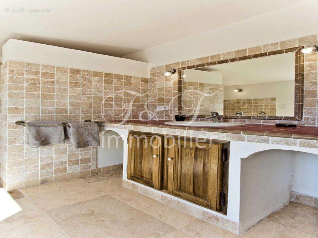 Maison à ROUSSILLON