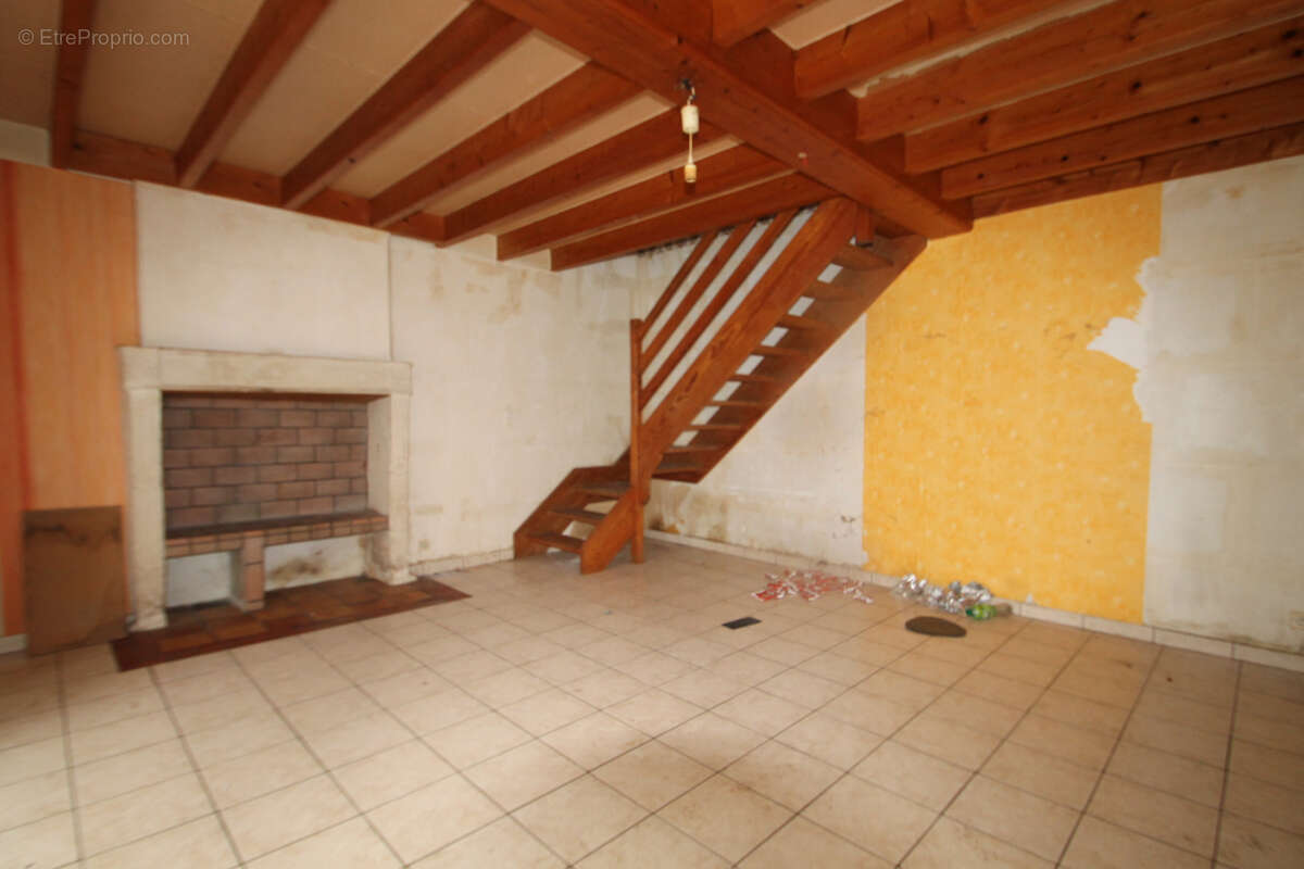 Maison à AUGE-SAINT-MEDARD