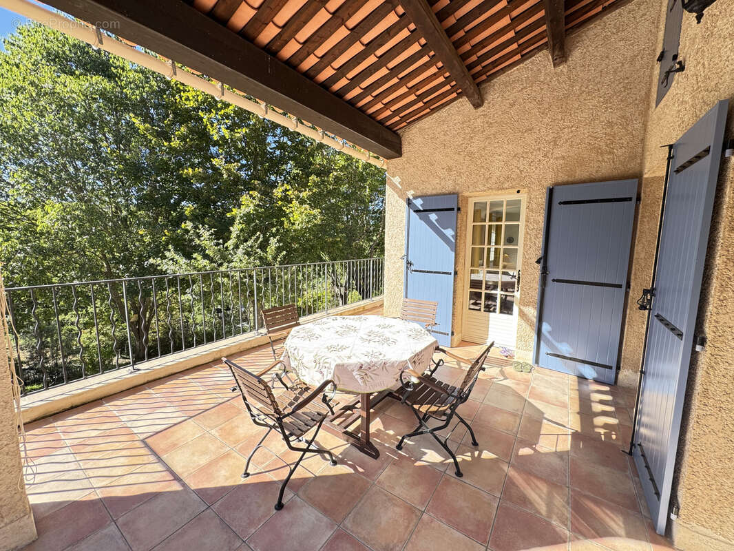 Maison à ARTIGNOSC-SUR-VERDON