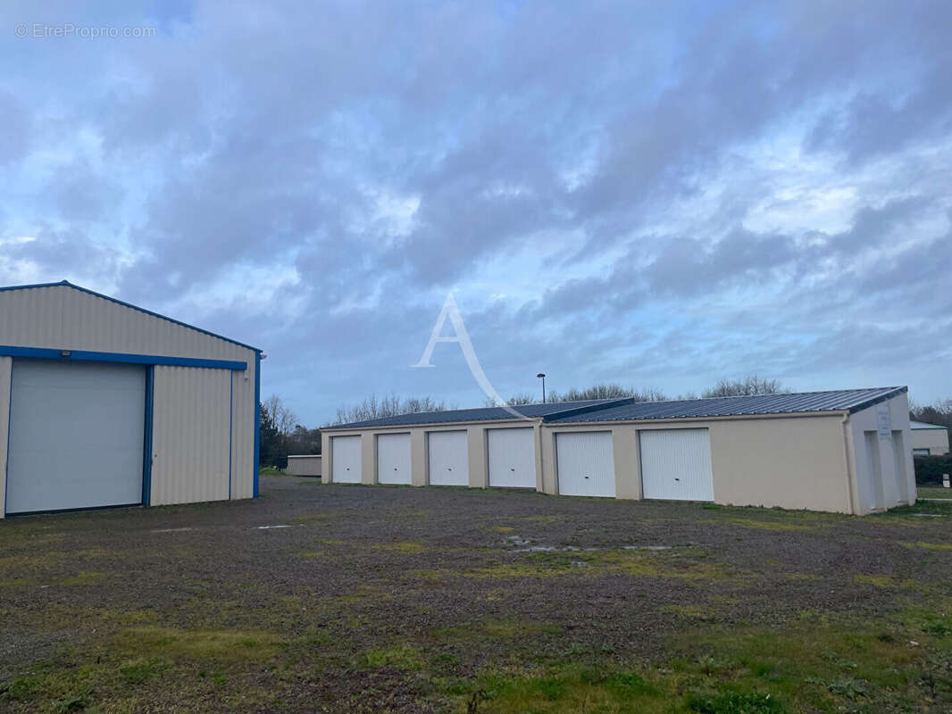 Commerce à SAINT-VINCENT-SUR-GRAON