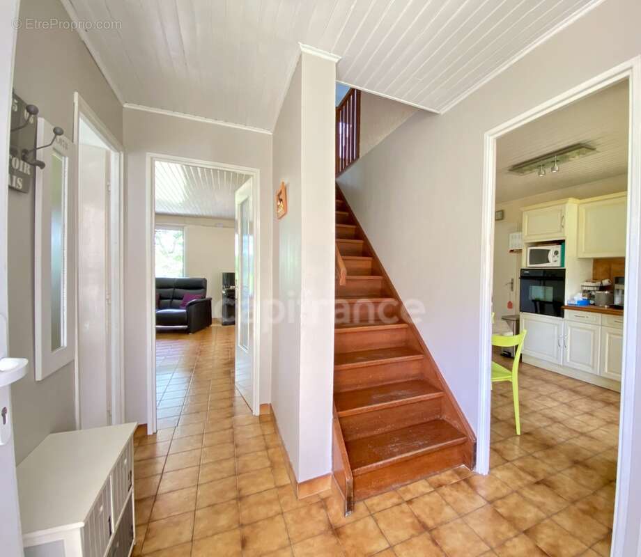 Maison à vendre 6 pièces ECHENEVEX (01) - photo 11
