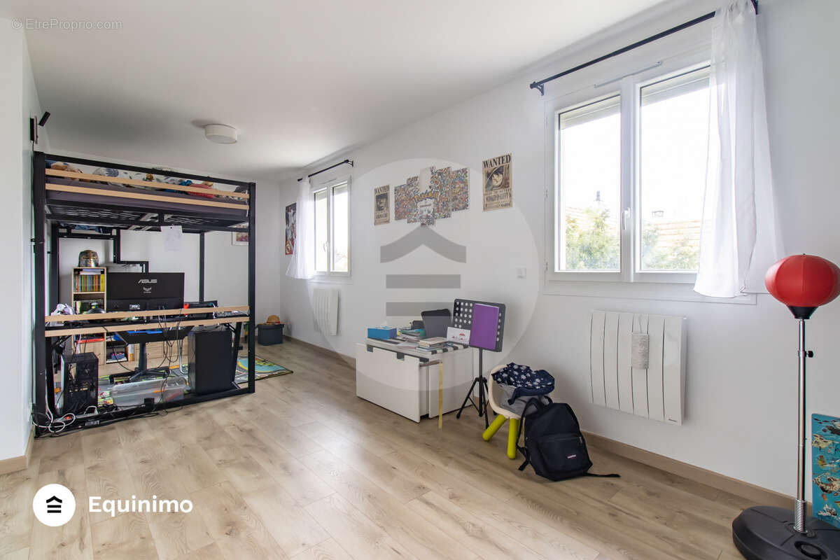 Maison à SAINT-MAUR-DES-FOSSES