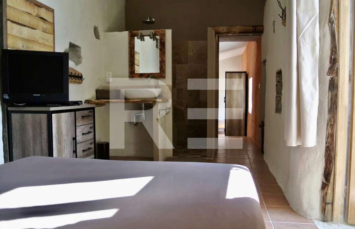 Maison à CANAULES-ET-ARGENTIERES