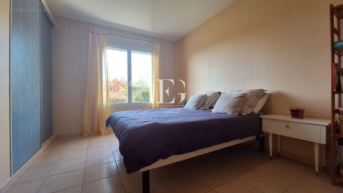 Maison à SAINT-MEME-LES-CARRIERES