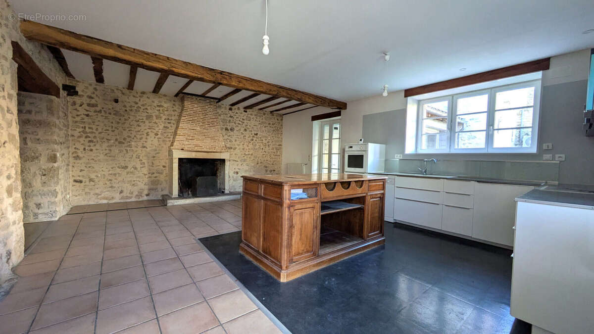 Maison à CHARROUX