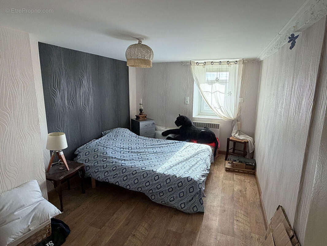 Maison à LACROISILLE