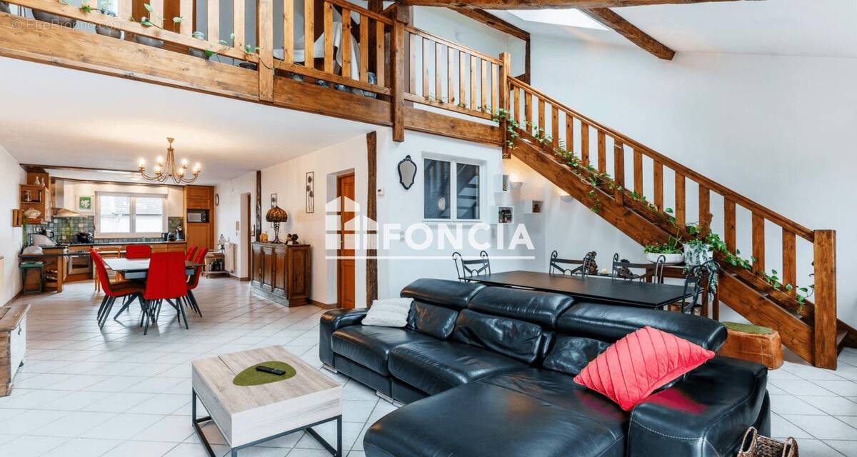 Appartement à COSNES-ET-ROMAIN